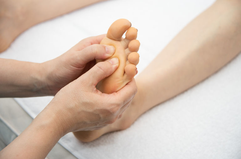 マサージ 母に足つぼ